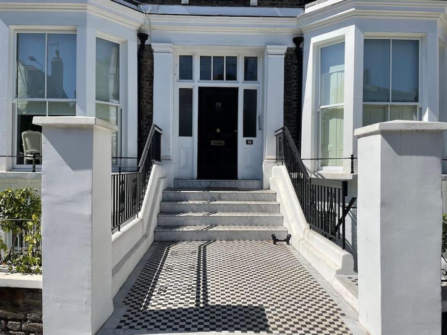Stylish 3-Bedroom Flat In Kensington Лондон Экстерьер фото
