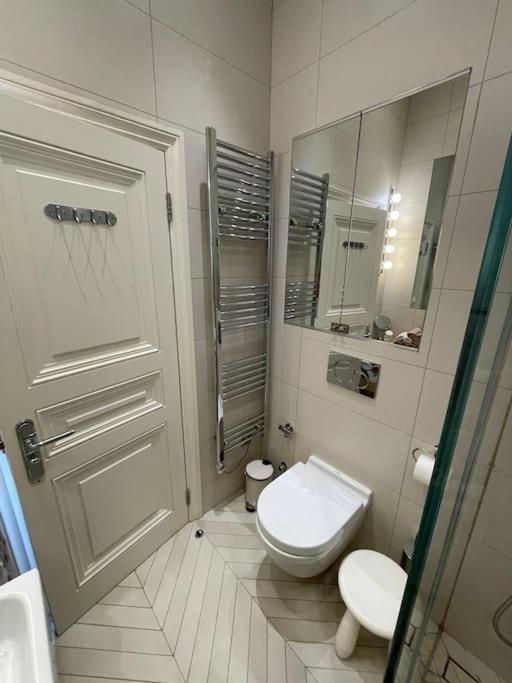 Stylish 3-Bedroom Flat In Kensington Лондон Экстерьер фото